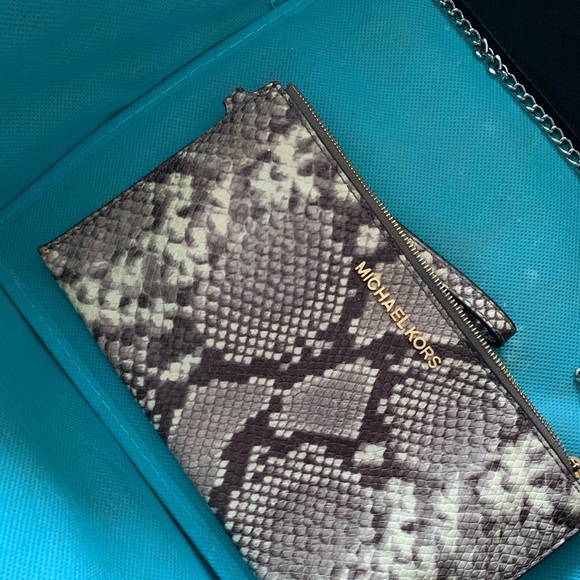 Michael Kors Handbags - Michael Kors Clutch